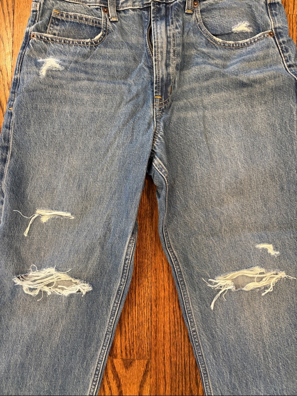 GAP Relaxed Fit Distressed Blue Jeans: Barrel Jean high rise 29 | 8s - Picture 3 of 4